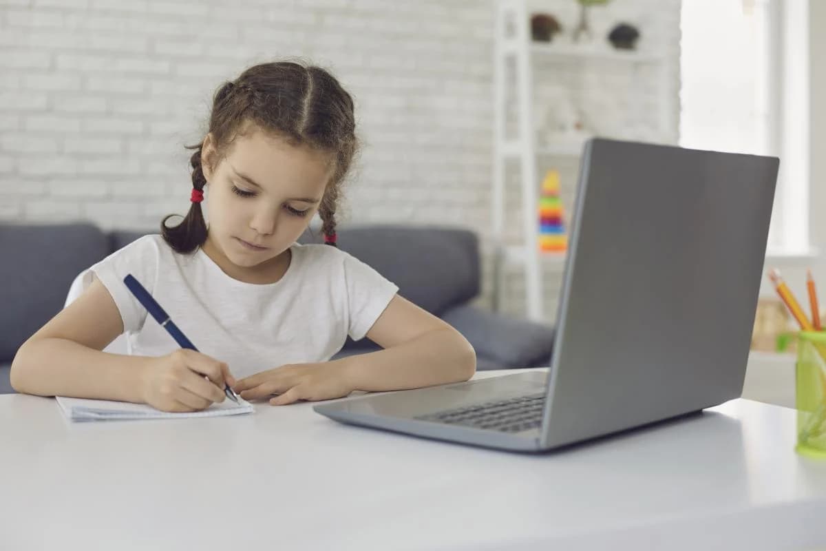 Nehezül az online ukrán nyelvtanulás a külföldi gyermekek számára