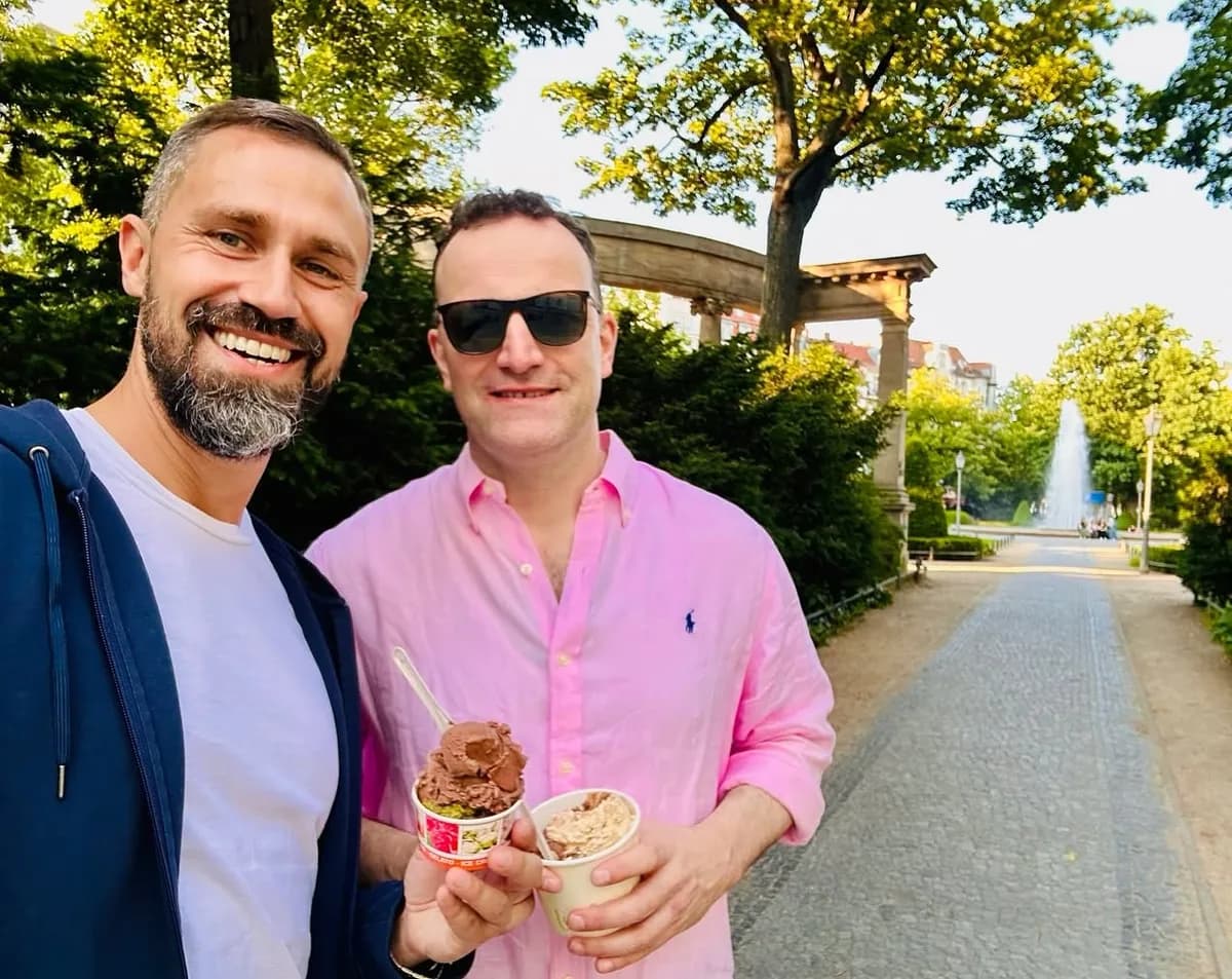 Politikai válság Németországban: Jens Spahn lemondott a frakcióvezetői tisztségéről a béranya-ügy után