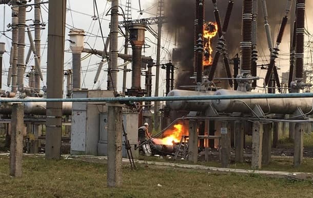Ukrajnai dróntámadásokkal sújtották a krími elektromos hálózatot és katonai repülőtereket