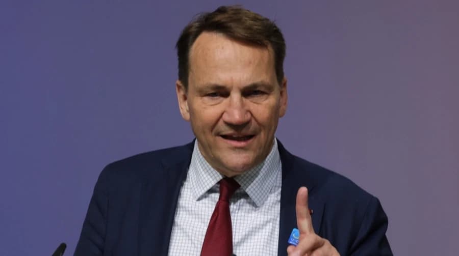 Sikorski szerint Oroszország provokációkra készül Lengyelország ellen, de támadásra nem elég erős