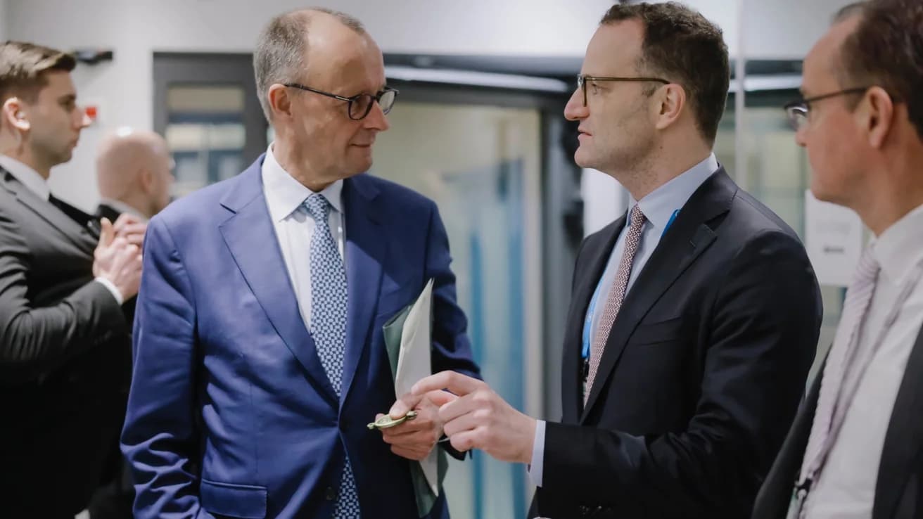 Lemondásra kényszerült Jens Spahn a béranyasági botrány miatt