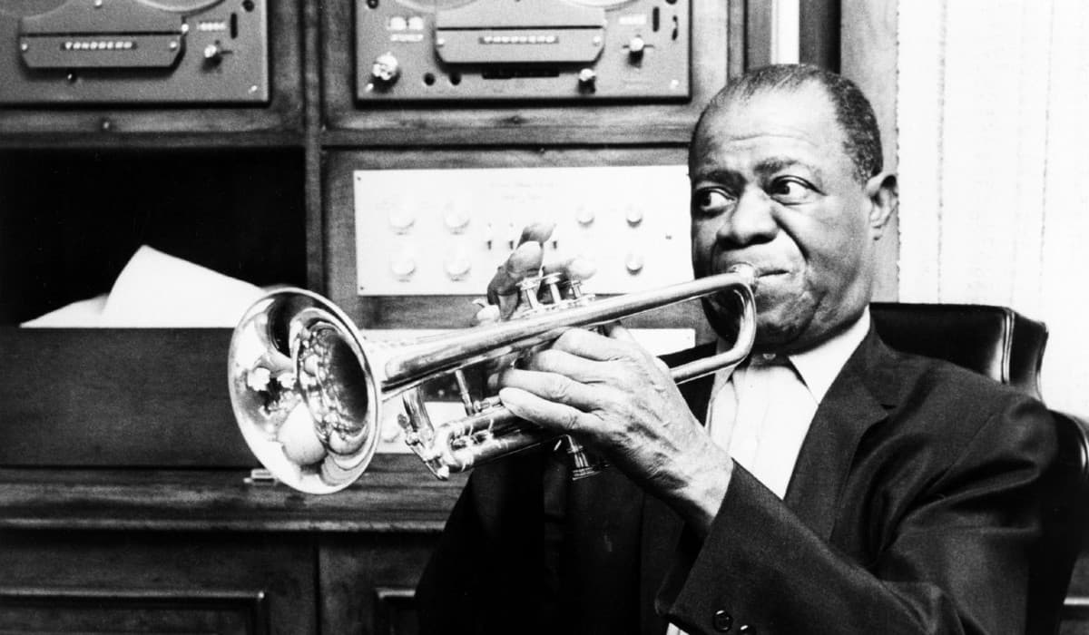 Louis Armstrong emlékezete: az aranyszájú trombitás legendája