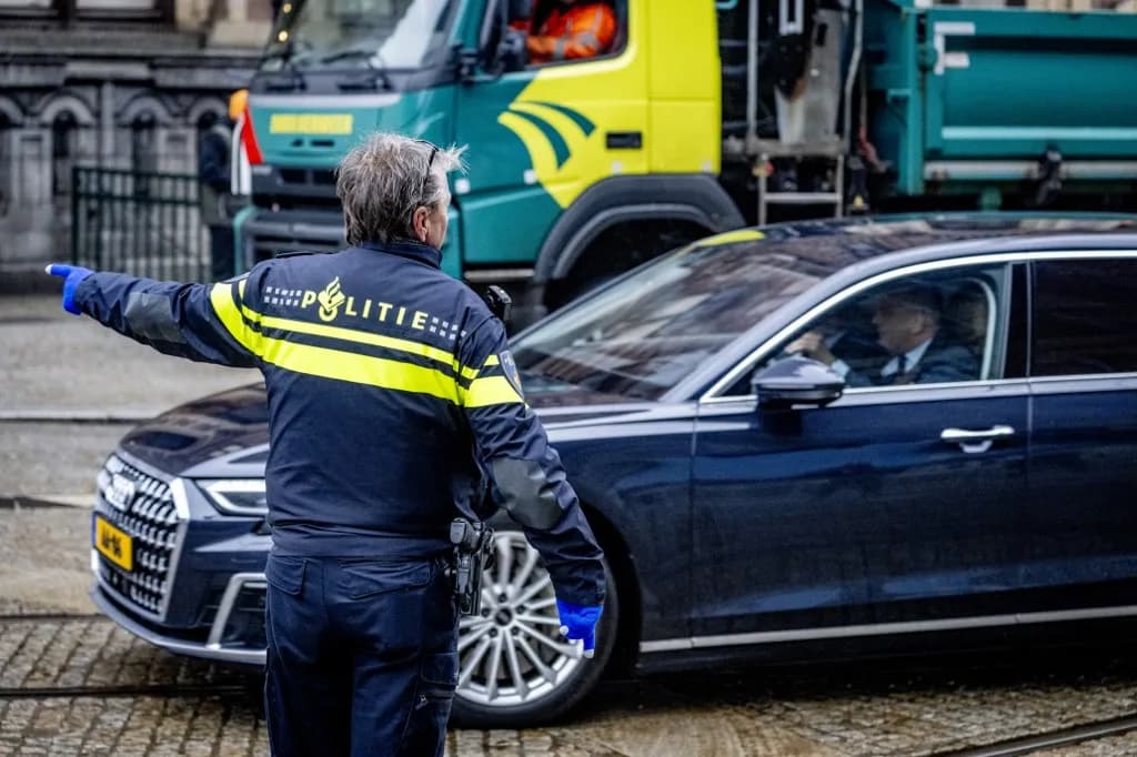 Robbanószerkezet miatt evakuáltak egy lakóházat Amszterdamban
