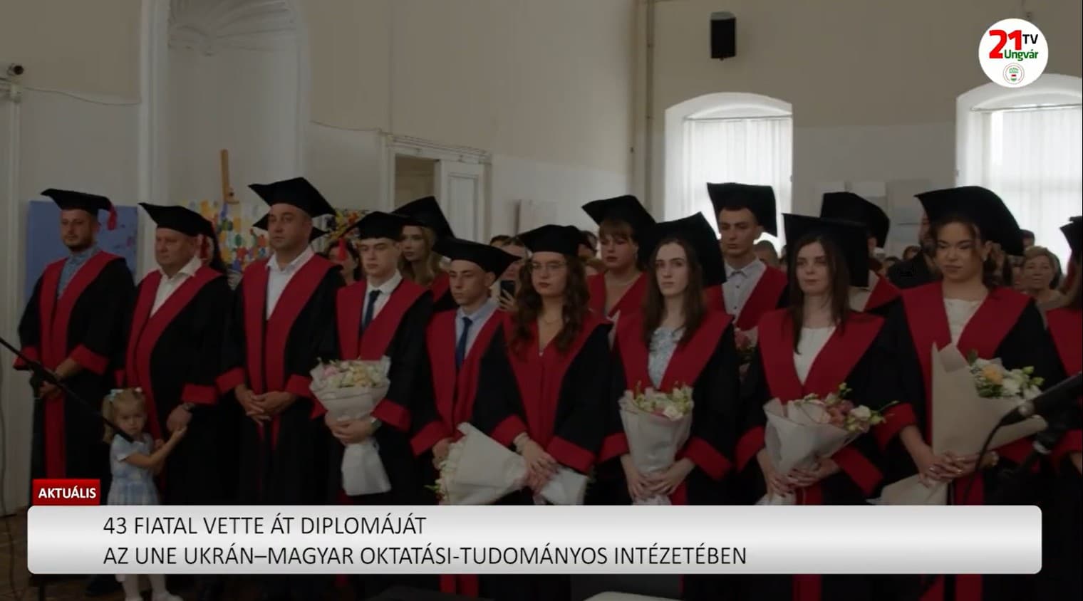 Diplomát vehetett 43 friss hallgató az Ungvári Nemzeti Egyetem magyar tagozatán