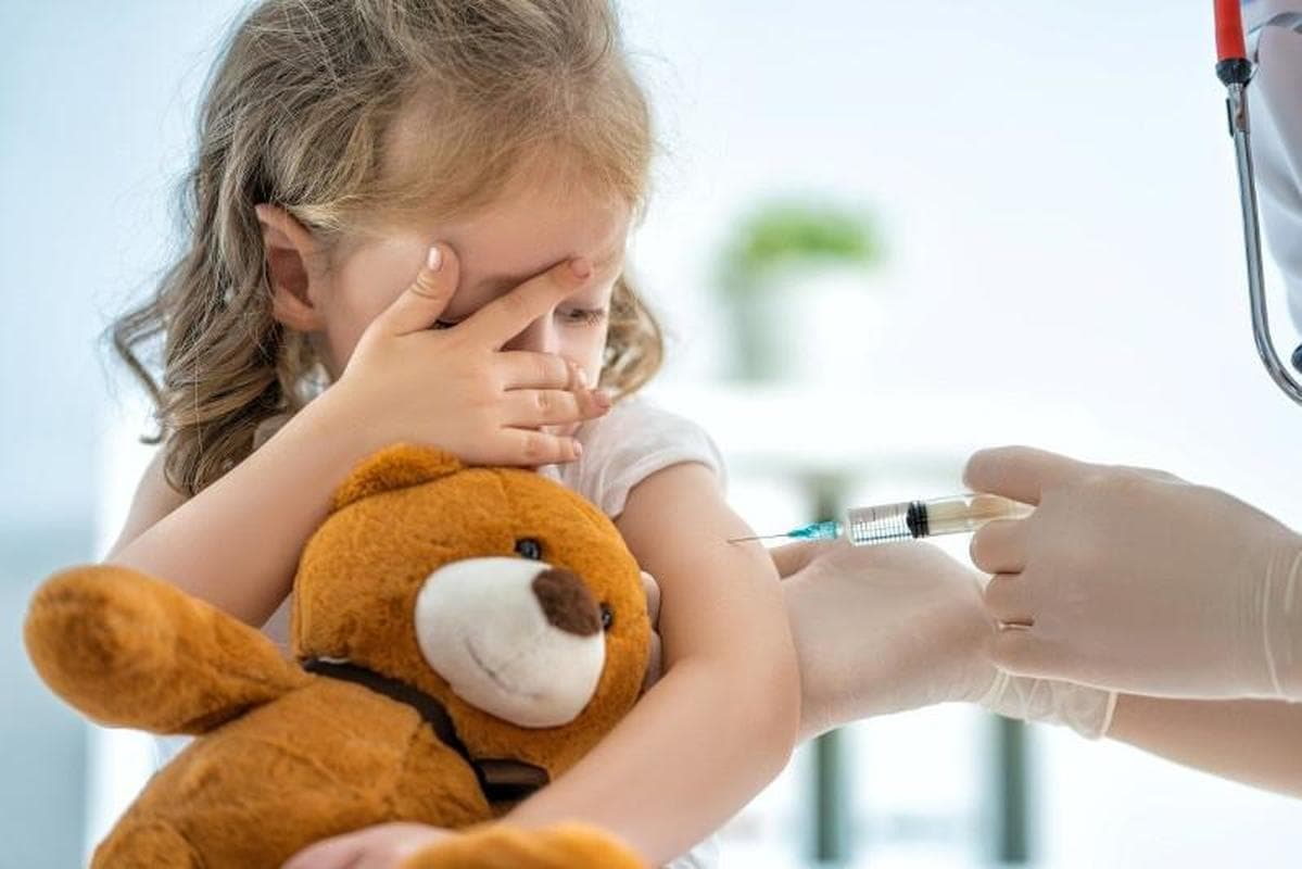 Késedelmes oltások és vizes oktatási intézmények – kihívások Kárpátalja egészségügyében