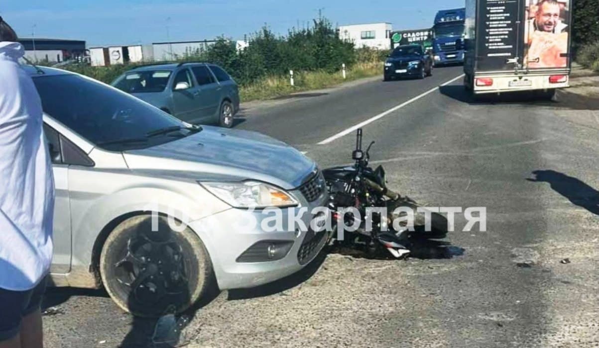 Súlyos baleset Munkácson: motoros és személyautó ütközött össze