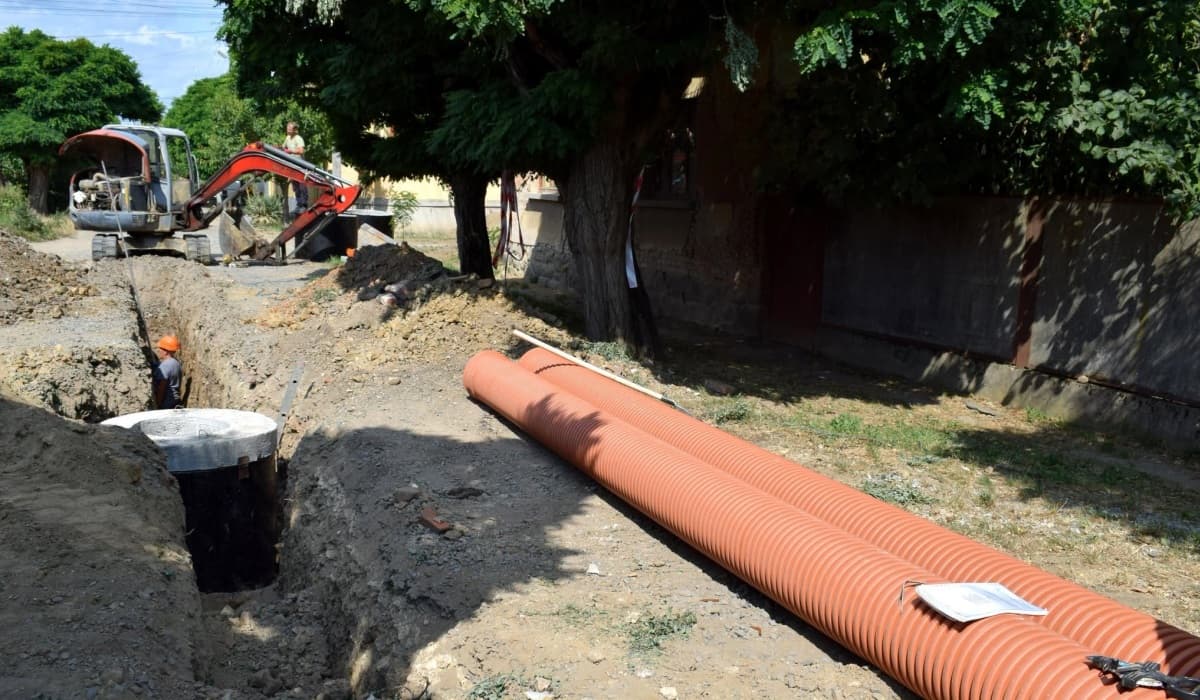 Új szennyvízcsatorna épül Beregszász Hunyadi utcájában