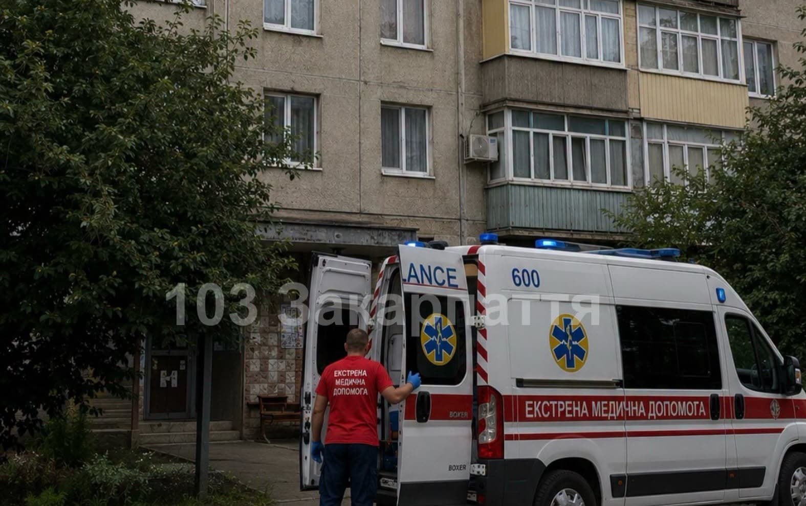Súlyos sérülést szenvedett egy férfi Beregszászban, miután a harmadik emeletről zuhant