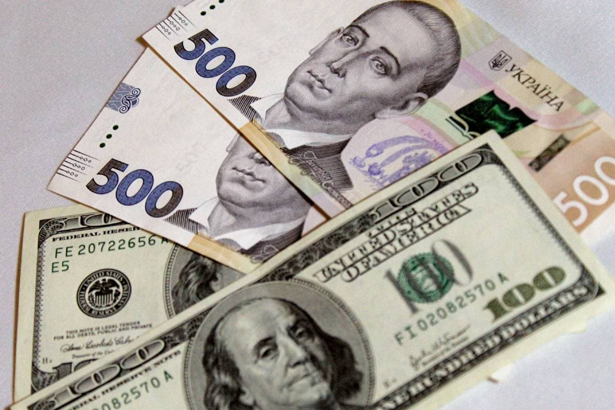 Stabil árfolyamok a PrivatBanknál: maradt a dollár és az euró ára