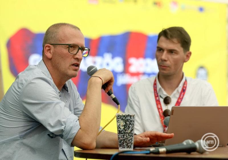 Tarr Zoltán: Átlátható és célzott támogatásokkal erősítik a határon túli magyar közösségeket