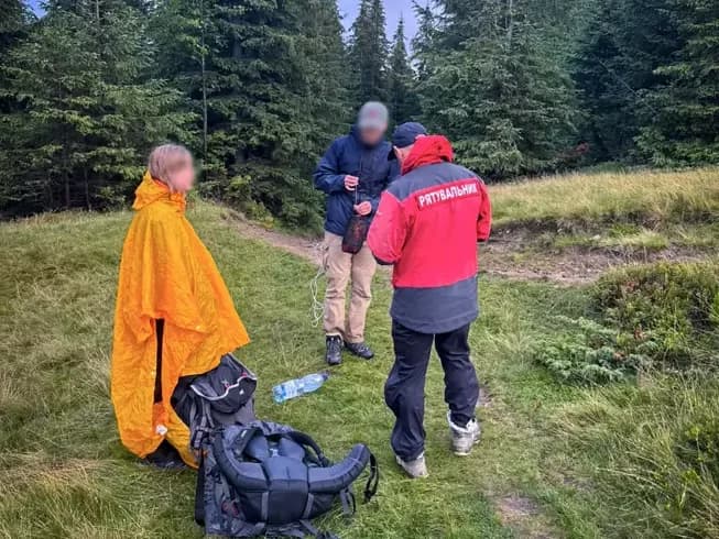 Hegyi mentők segítettek rosszulléttel küzdő 18 éves turistán a Rahói járásban