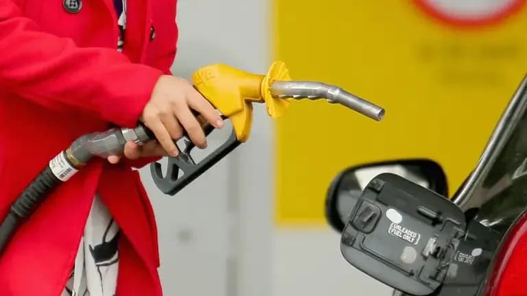 Üzemanyaghiány sújtja orosz régiókat, szigorítások léptek életbe