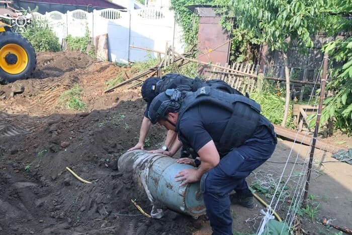 500 kilogrammos légibombát hatástalanítottak Zaporizzsjában egy lakóház közelében