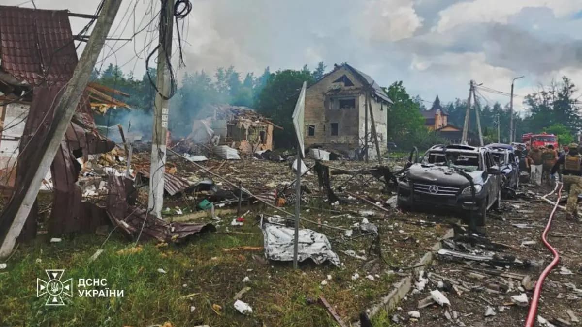 Halálos orosz légicsapások Kijevben és Szlovjanszkban: tizenegyen vesztették életüket