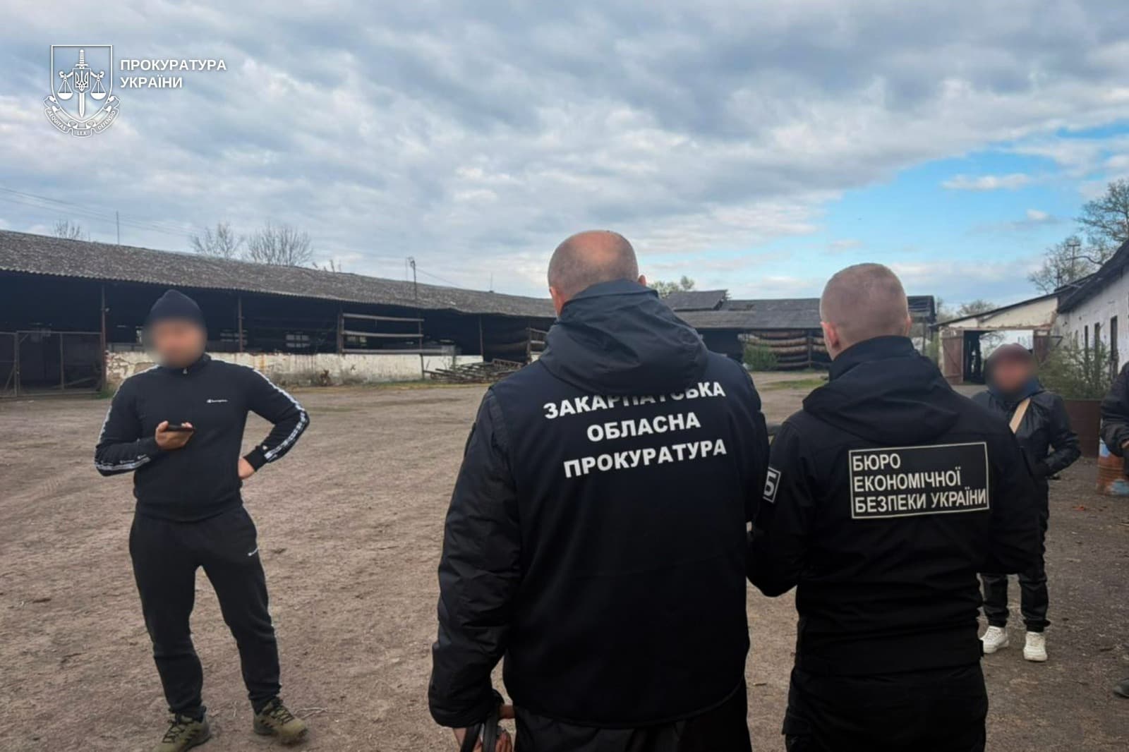 Illegális dohánykereskedelem: Vádemelés egy kárpátaljai képviselő és társai ellen