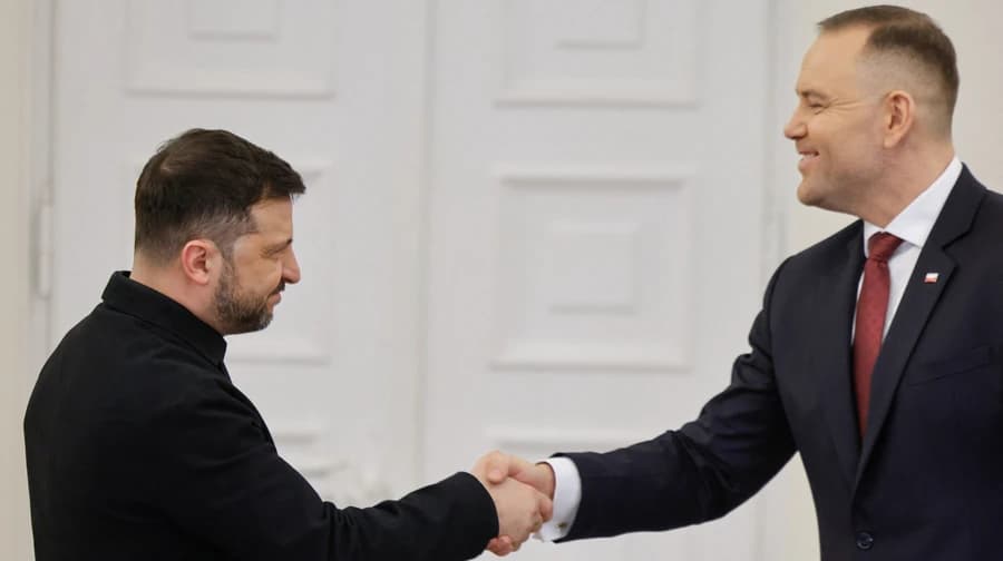 Sikorski: Ukrajna felismerte, hogy túl messzire ment, ezért kértek találkozót Nawrockival