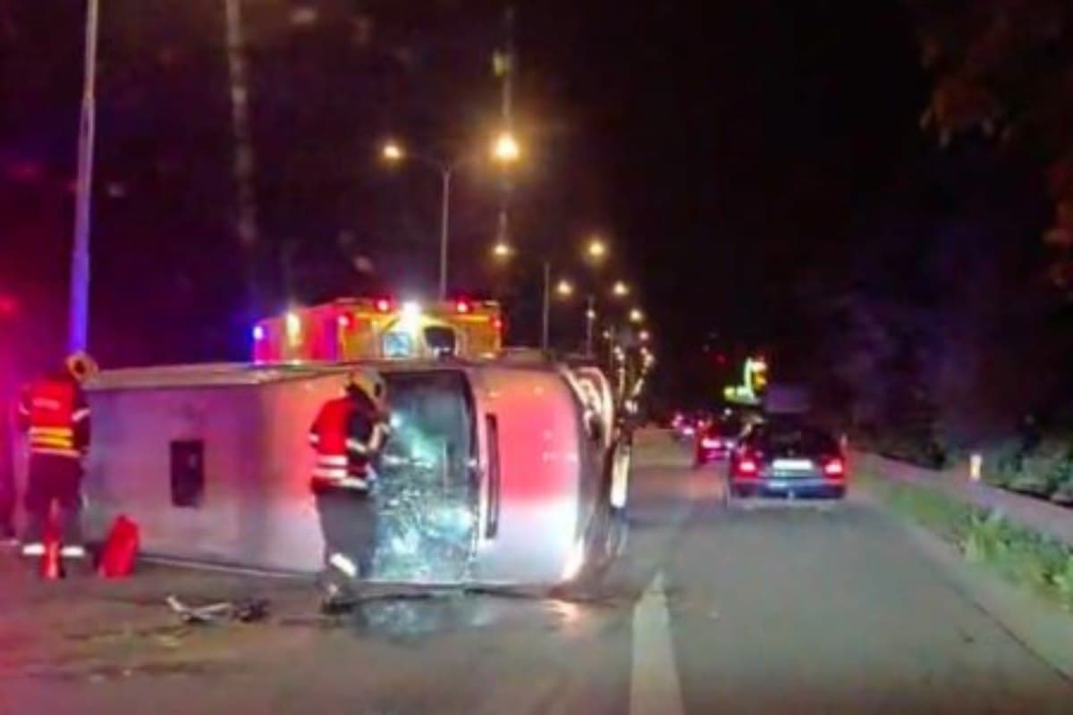 Ittas ukrán sofőr bukott oldalára egy kisbusszal Prága utcáin