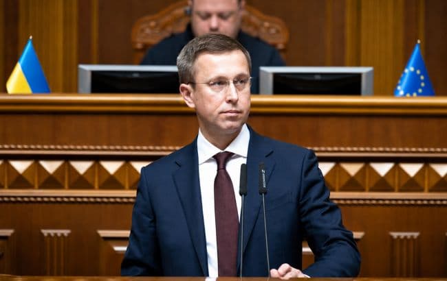 Koreckij kormányának elsődleges célja a hadsereg támogatása és a hadiipar fejlesztése