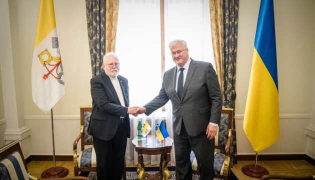 Ukrajnai hadifoglyok és civilek hazatérését sürgetik a Szentszék képviselőjénél