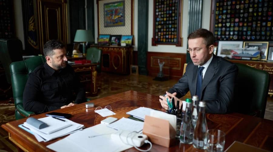 Négy esélyes az ukrán miniszterelnöki posztra, Zelenszkij már egyeztetett egyikükkel