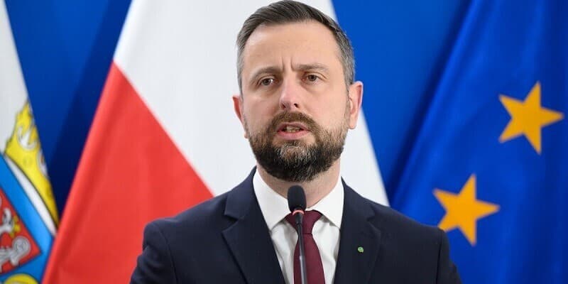 Lengyel védelmi miniszter tiszteleg a volinyi tragédia áldozatai előtt
