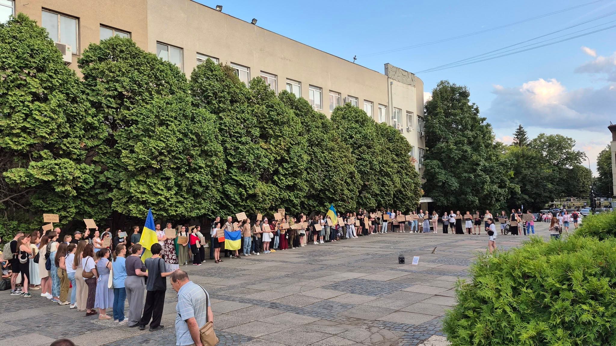 Tömegek tiltakoznak Ungváron Fedorov távozása miatt