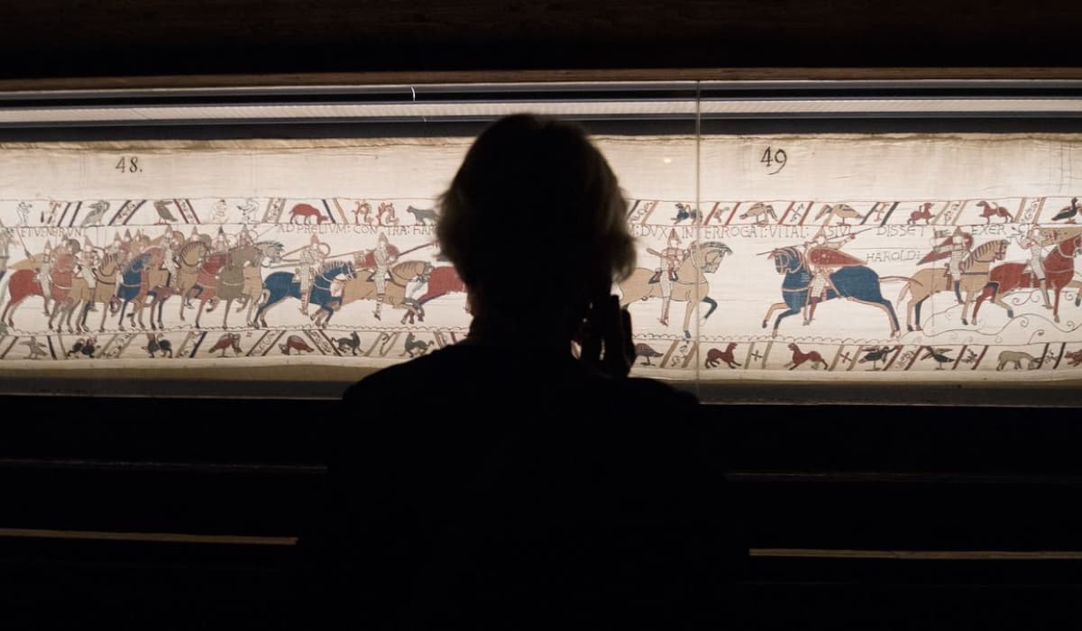 A bayeux-i kárpit Londonban: Az évszázad kulturális eseménye Nagy-Britanniában