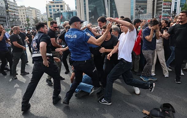 Több mint száz tüntetőt tartóztattak le Ankarában NATO-ellenes demonstráción