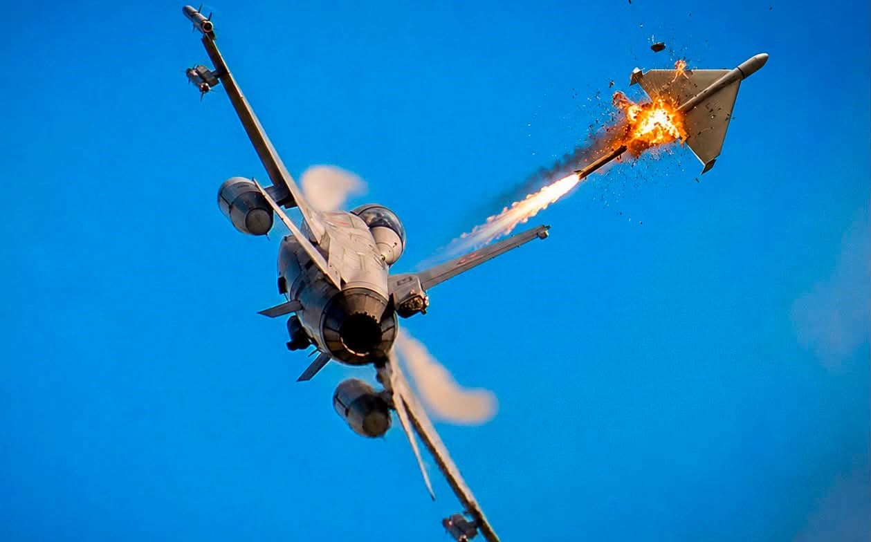 Román F-16-os semmisített meg egy behatoló drónt a nemzeti légtérben