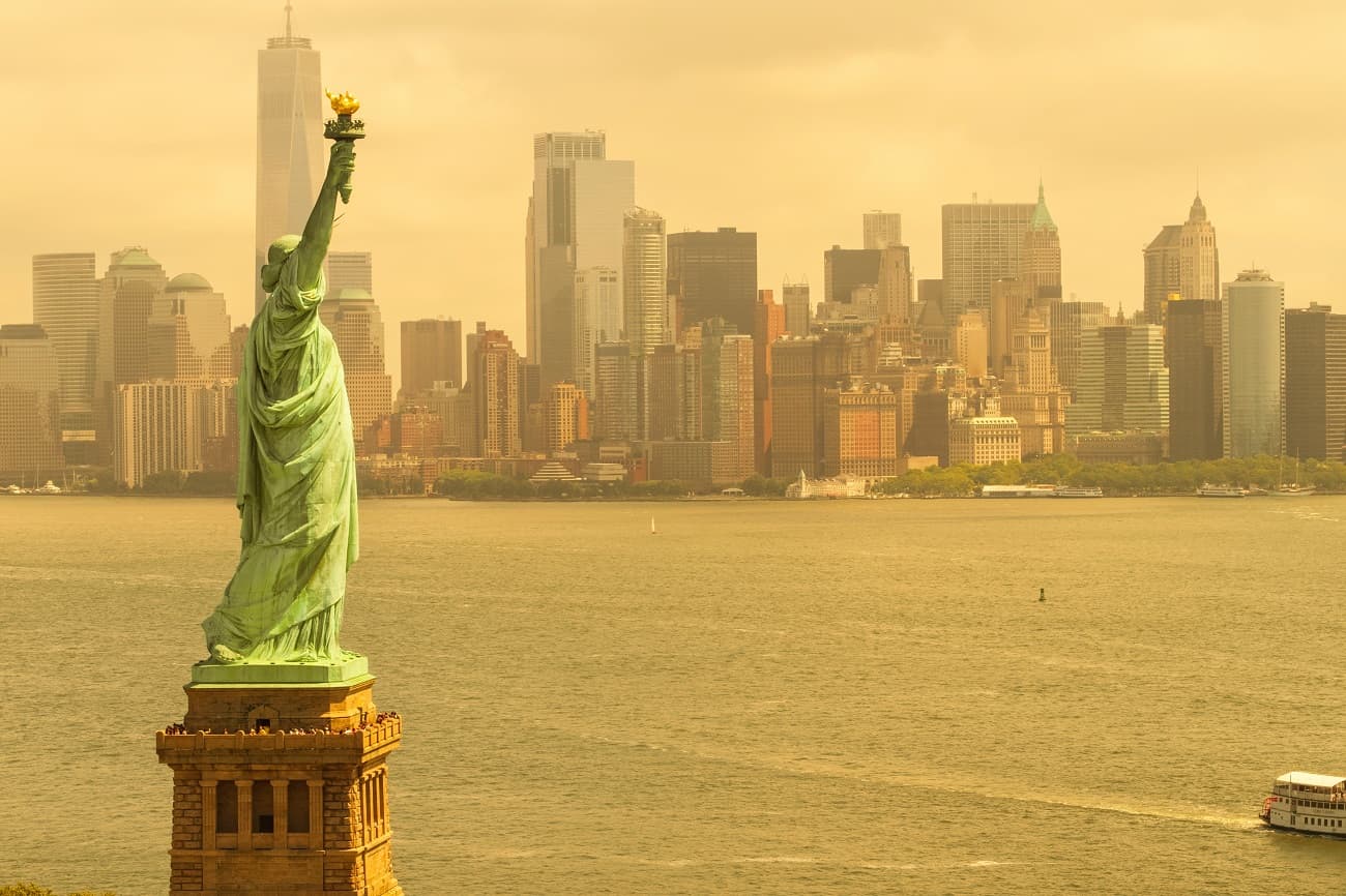 Narancssárga füstbe burkolózott New York a világbajnoki döntő előtt