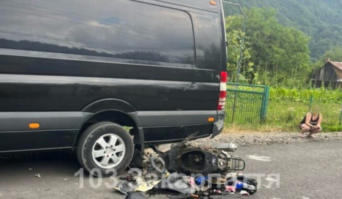 Súlyos motorbaleset Gányánál: autóbusznak ütközött egy motoros