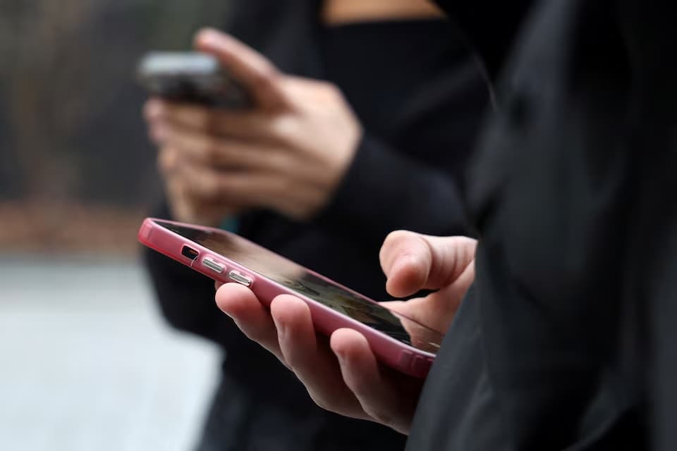 Csehország szigorú lépést tervez az iskolai mobilhasználat ellen