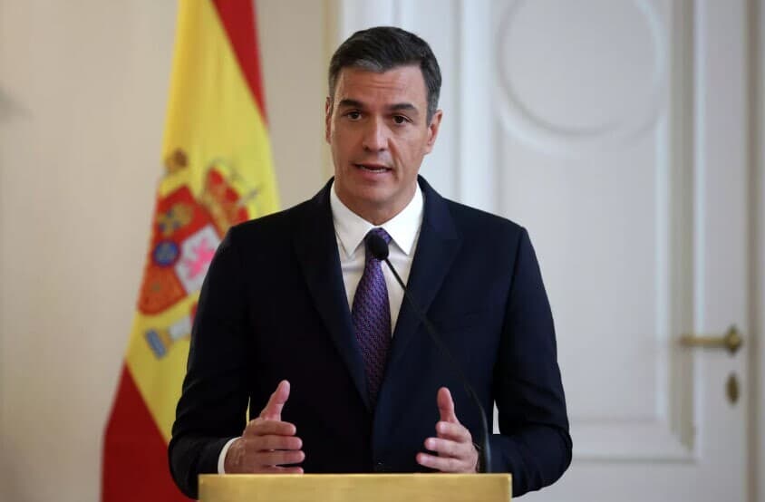 Hivatali visszaélés miatt eltiltották a spanyol kormányfő testvérét