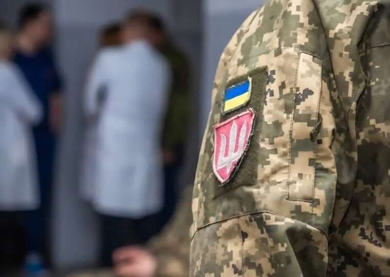Késsel támadt egy 17 éves lány a mozgósító katonára Odesszában