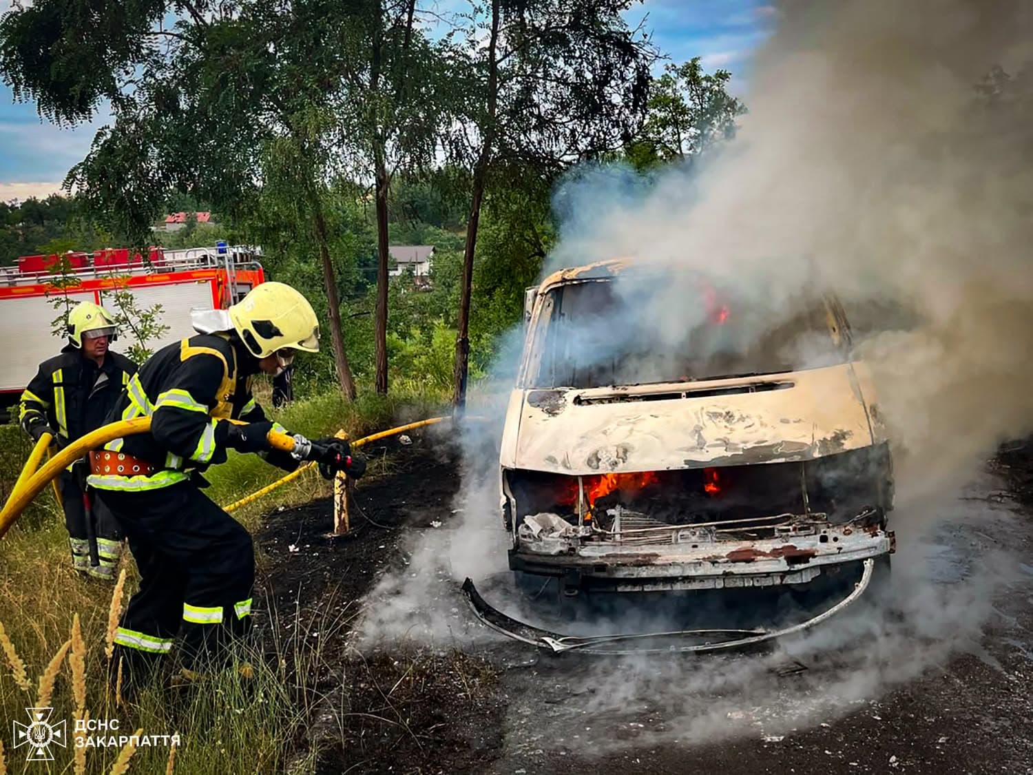 Útközben kapott lángra egy kisbusz a Huszti járásban