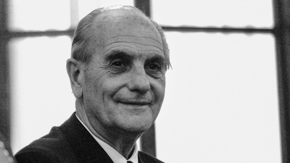 Tollas Tibor költészete: A jegenyék üzenete 29 év után is él