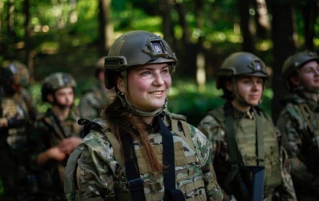 Különleges golyóálló mellényeket kaptak az ukrán női katonák