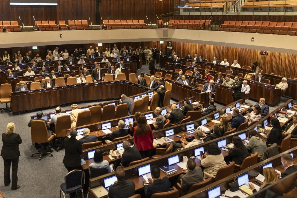 Az izraeli kneszet feloszlatta önmagát az októberi választások előtt
