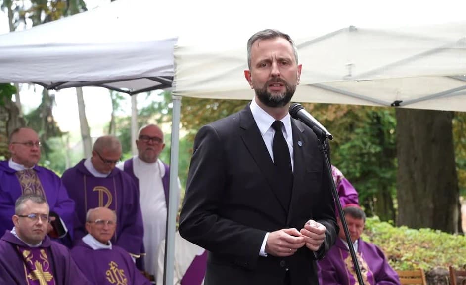 Lengyel védelmi miniszter a megbékélés mellett szólalt fel Volinyban