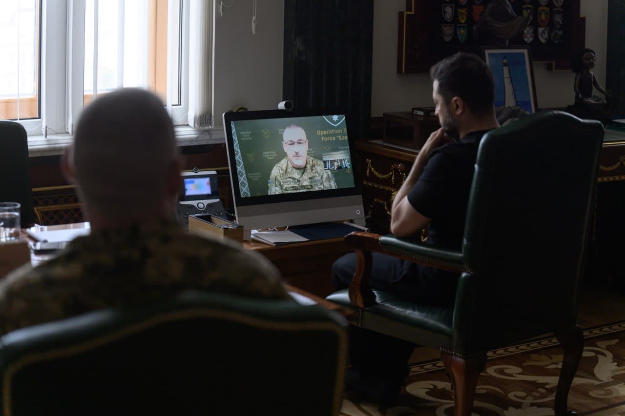 Zelenszkij megerősíti az ukrán védekezést a keleti frontrészen