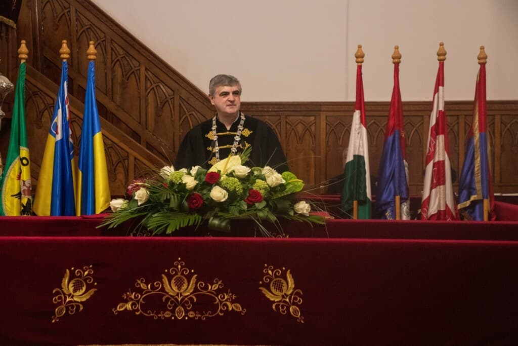 Rákóczi Egyetem: Ünnepélyes diplomaosztó a Beregszászi Református Templomban