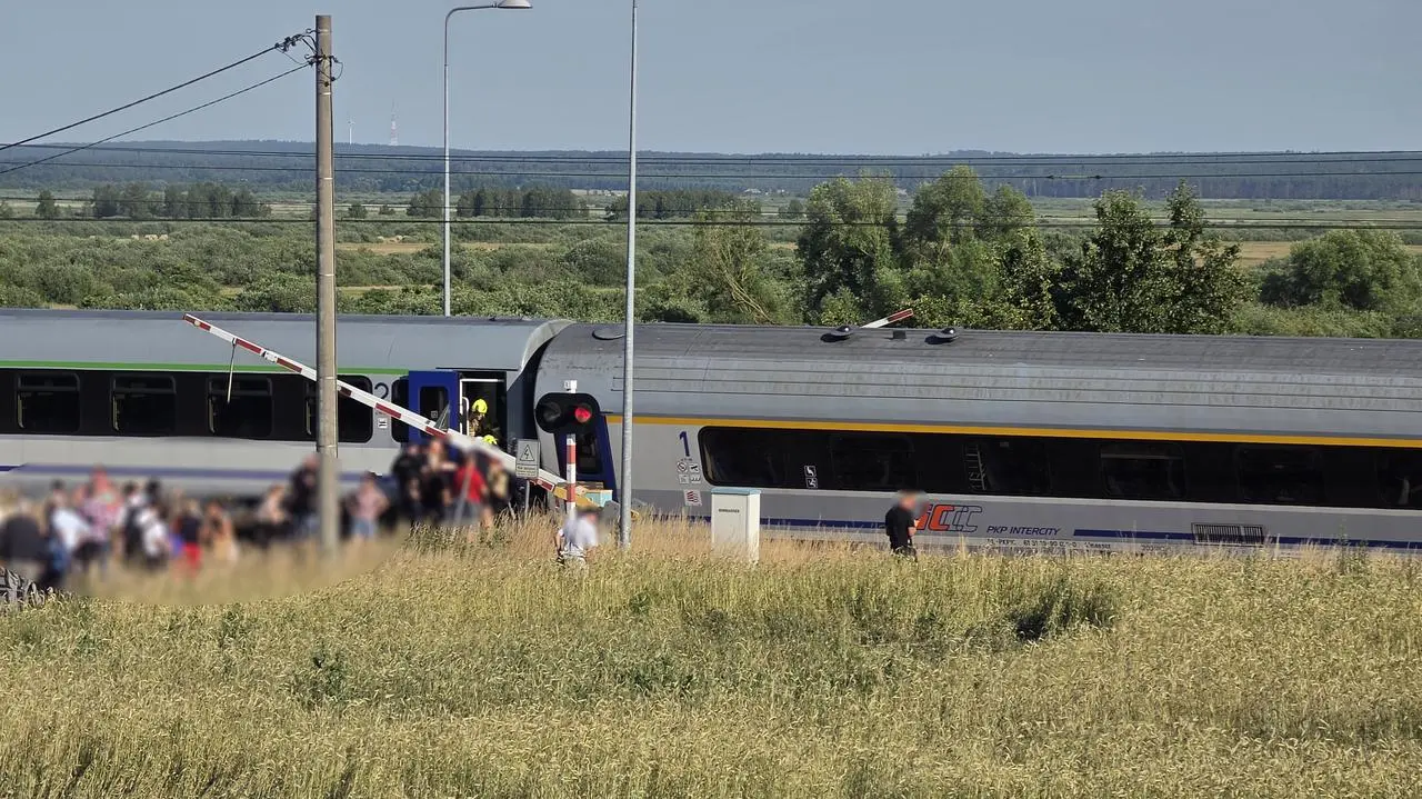 Nyugat-lengyelországi személyvonat-baleset: többen enyhén sérültek
