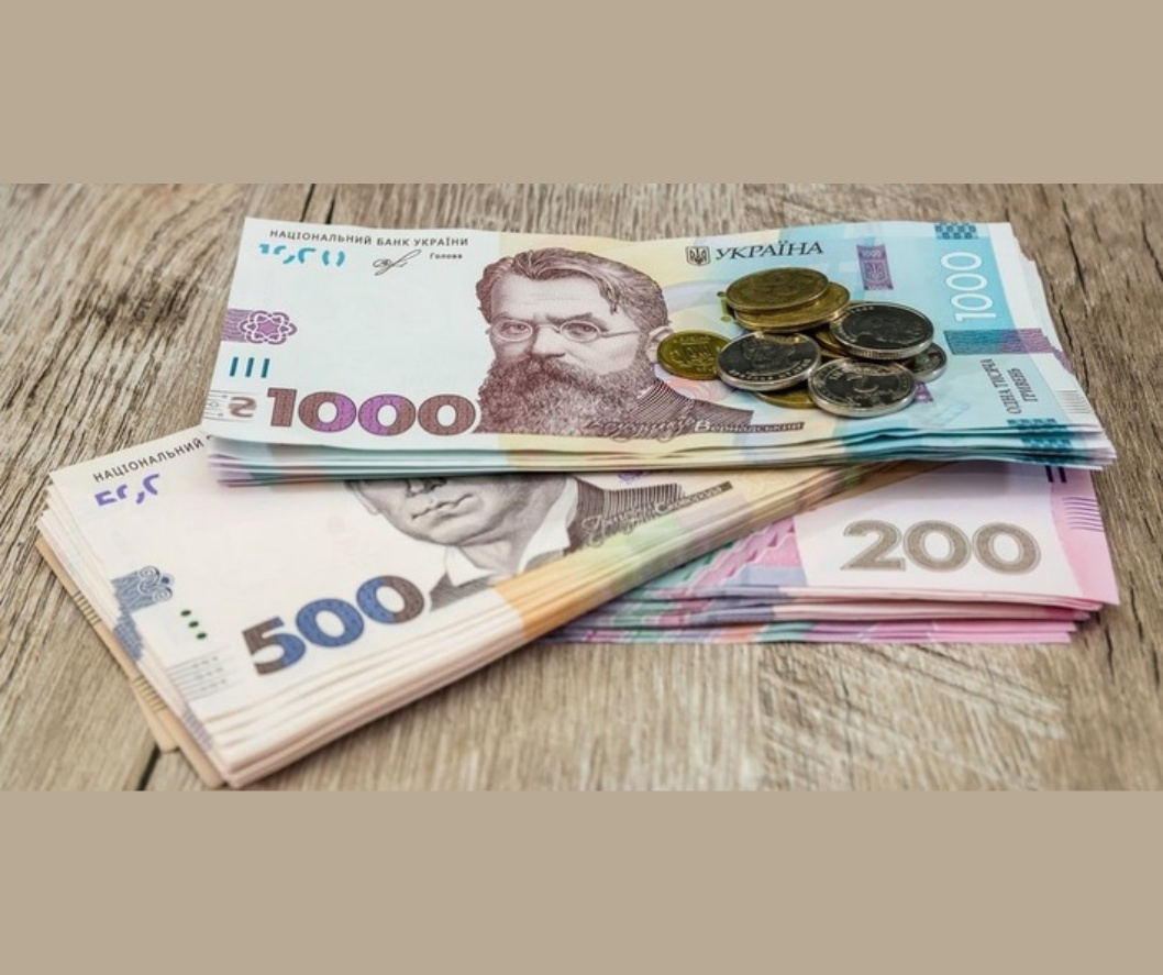 Közel ezermilliárd hrivnya hever a bankokon kívül Ukrajnában