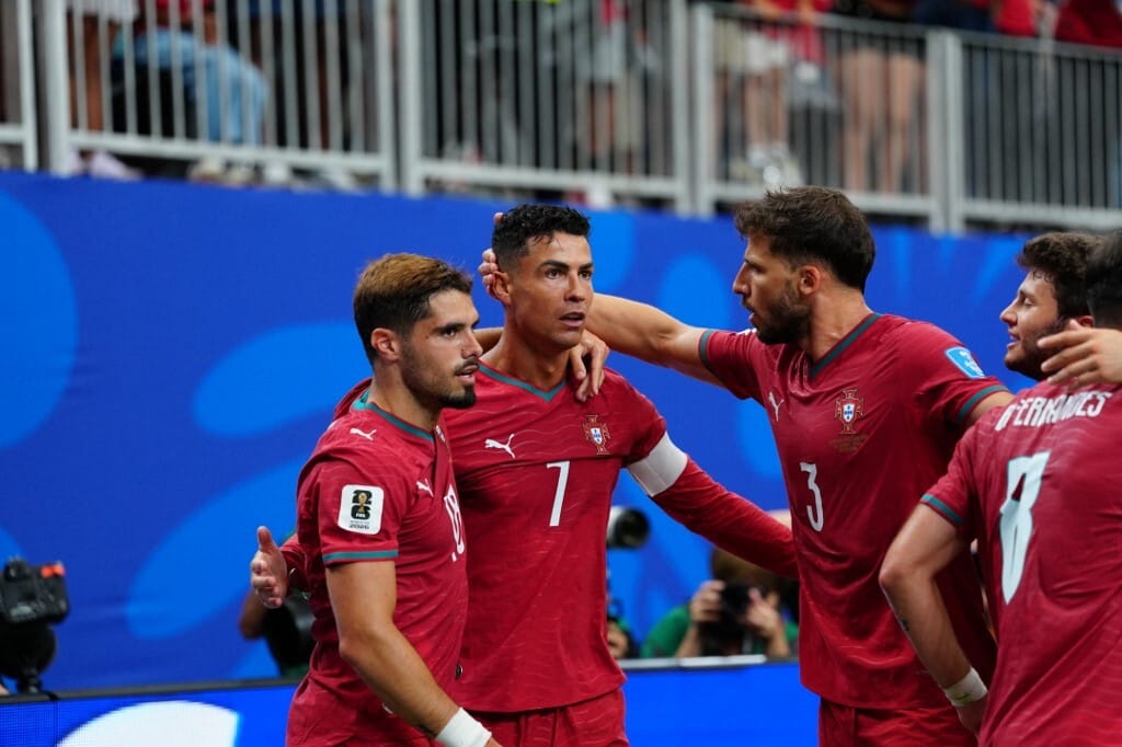 Portugália elsöpörte Üzbegisztánt: Ronaldo duplázott és rekordot döntött