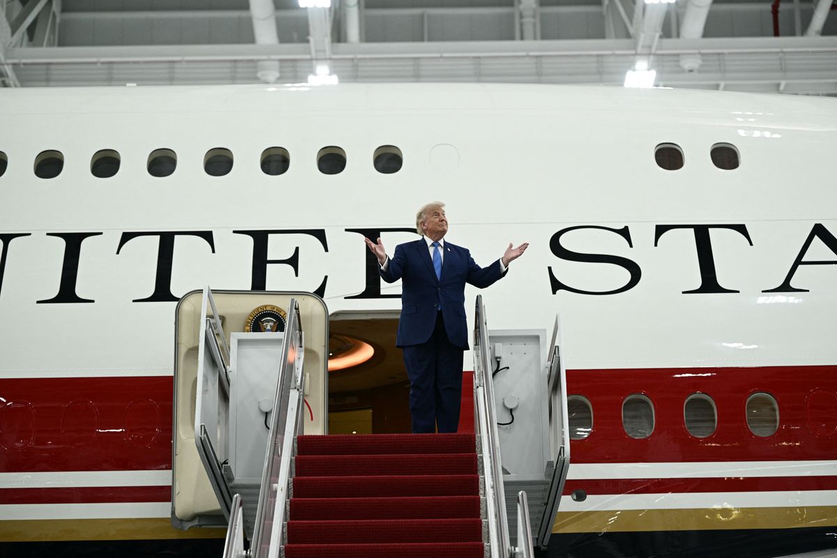 Donald Trump bemutatta a katari ajándék Air Force One-t – luxus és biztonság új szinten