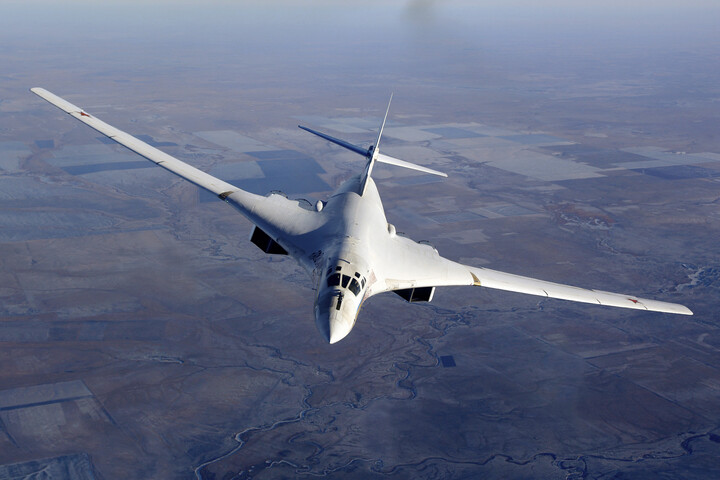 Orosz Tu-160 bombázók hosszan köröztek Európa felett a brit partok közelében