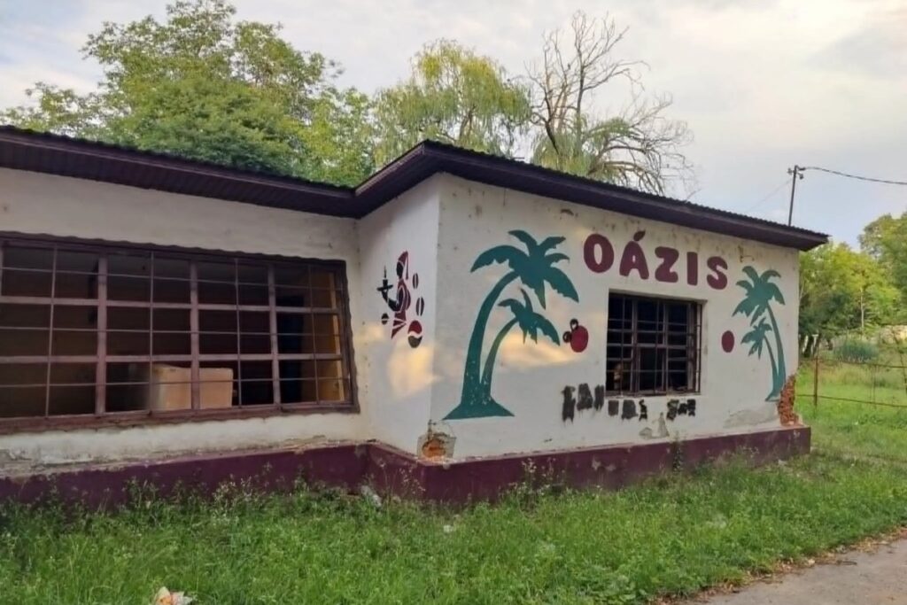 Eltűnő emlékek Beregszászról: az Oázis csárda romos árnyéka