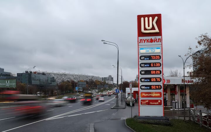 Brit könnyítést vezetett be a Lukoillal szembeni szankciókban