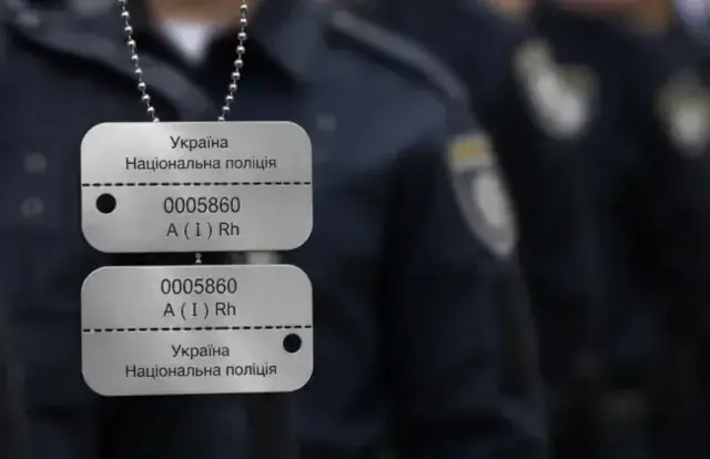 Új azonosító jelvény a nemzeti rendőrök szolgálatában