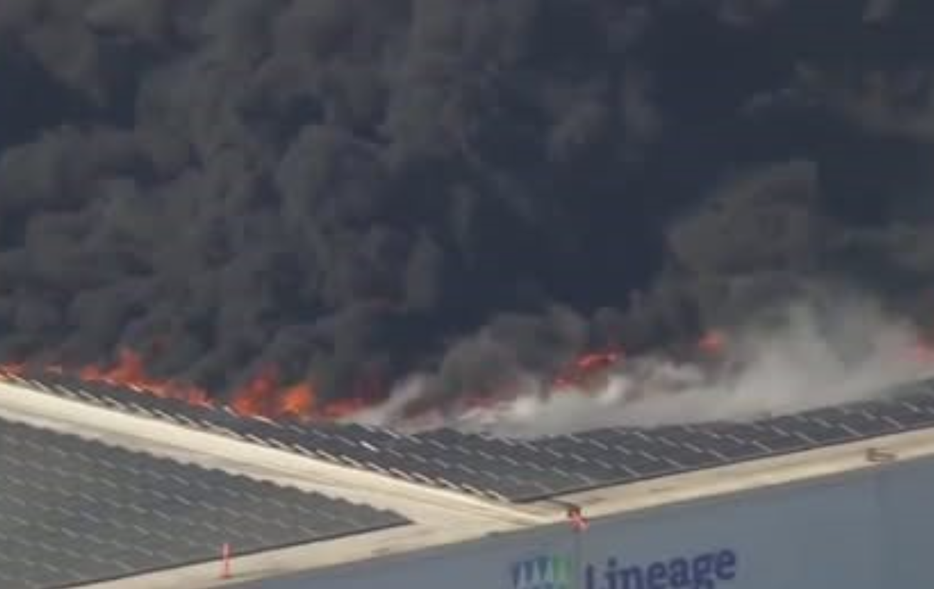 Vészhelyzet Los Angelesben a hűtőháztűz miatt: Egészségügyi kockázatokat kezelnek
